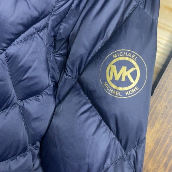 Michael Kors Women's Lightweight Packable Navy Puffer Jacket Sz Medium NWOT - Picture 3 of 4